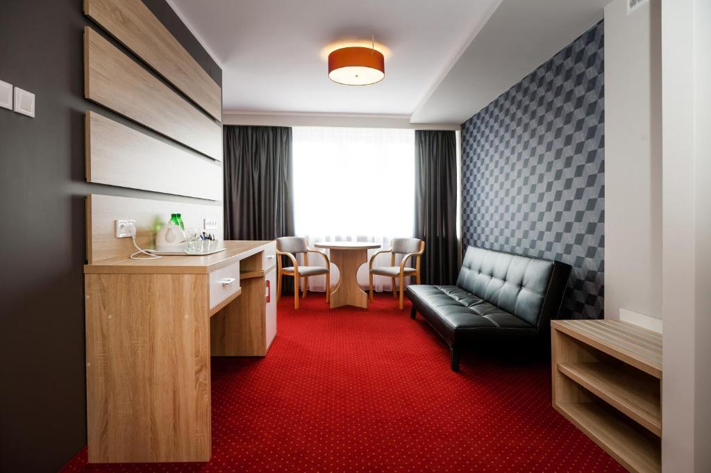 Elba Hotel Ostroleka  Eksteriør bilde