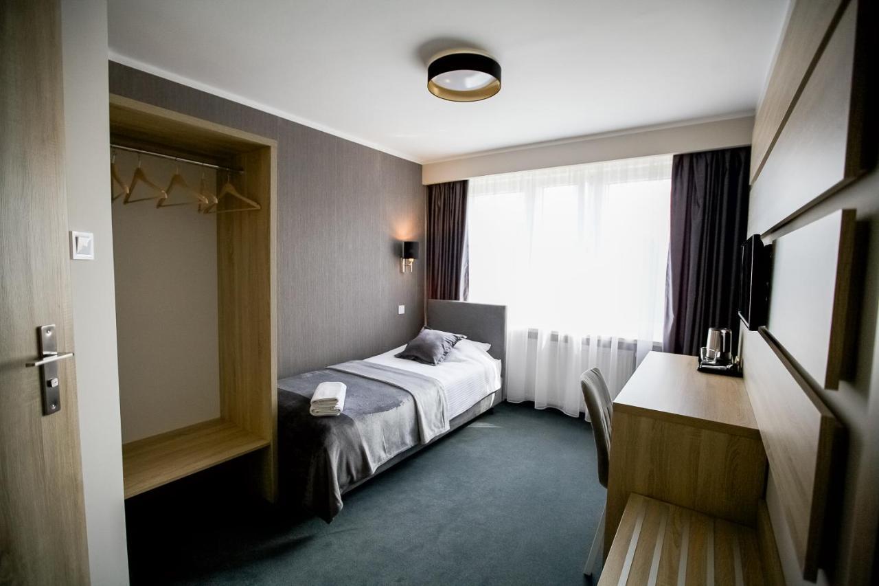 Elba Hotel Ostroleka  Eksteriør bilde