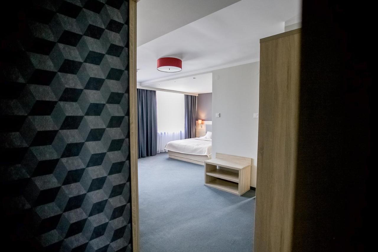 Elba Hotel Ostroleka  Eksteriør bilde