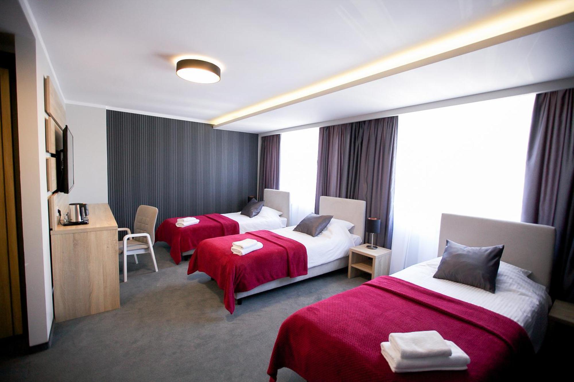 Elba Hotel Ostroleka  Eksteriør bilde